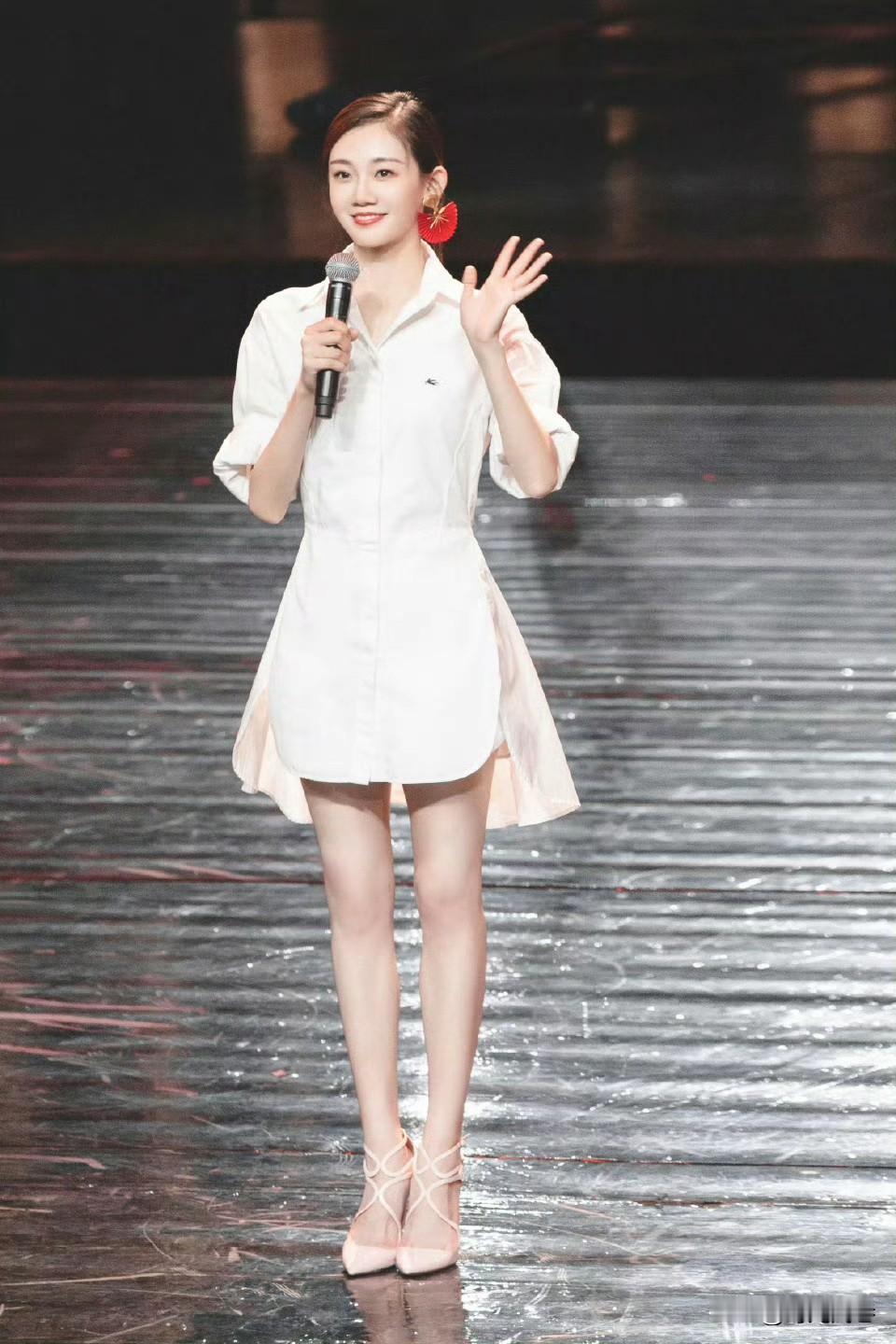 苗苗，1988年11月29日出生于河南省南阳市，中国内地女演员，毕业于北京舞蹈学