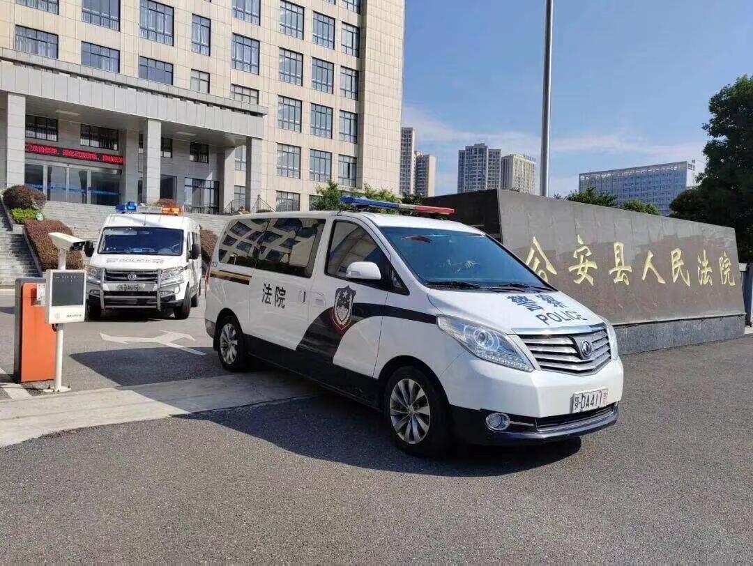 案中案！医生将350万元灰色收入存保姆账户！保姆发现后花81万元买豪华商务车，大