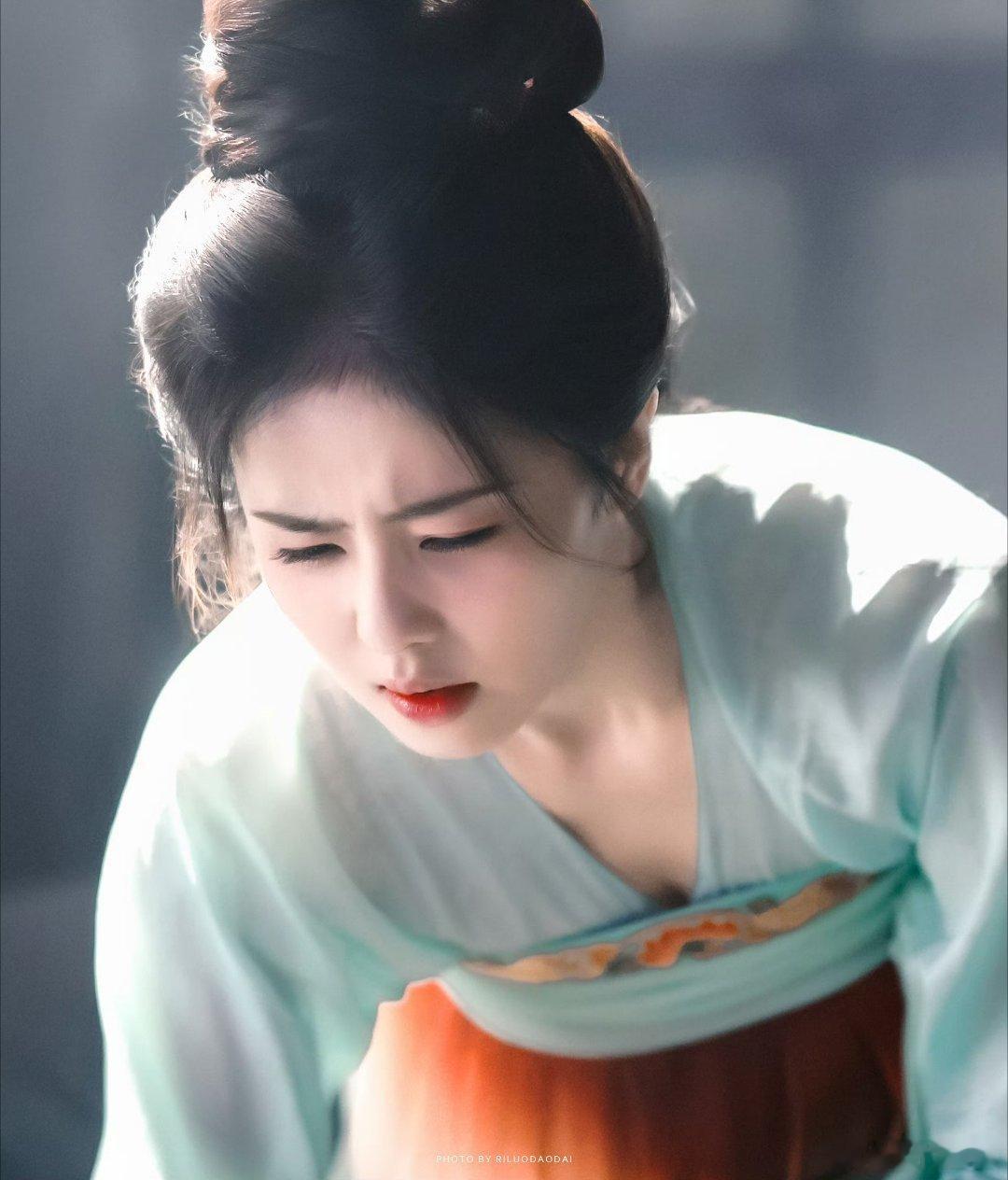 白鹿圆圆的脑袋，大大的委屈🥺白鹿莫离.白鹿叶璃