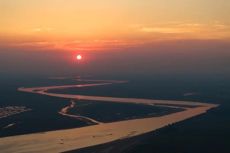 黄河的水会变清澈吗?黄河的水有可能变清澈。过去黄河水含沙量大，主要是因为中上游