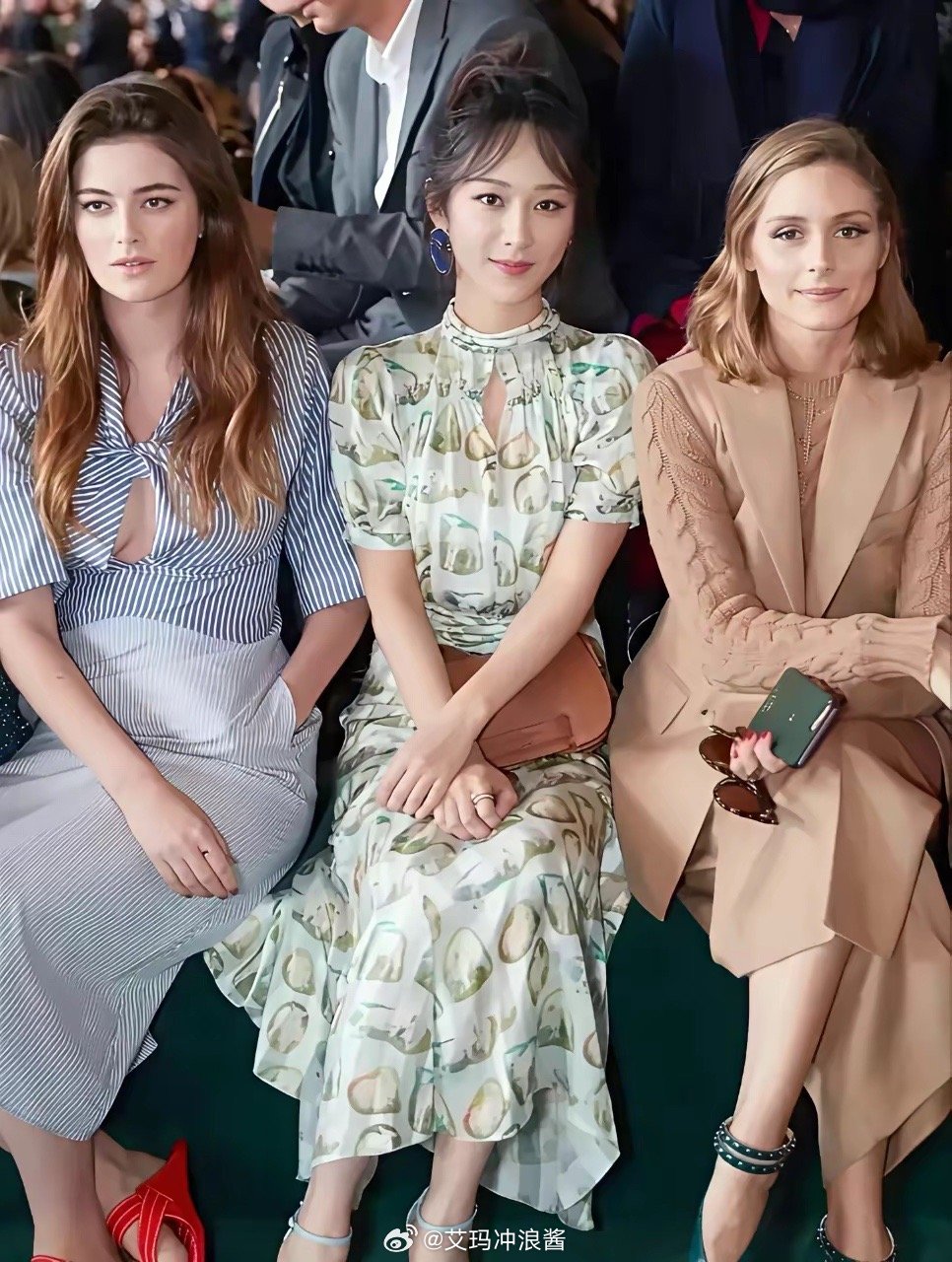 为什么我们的女明星都比白人还要白，是涂抹的粉太多了，还是白人实际上没有我们想象中