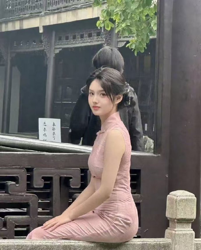 路人眼里的艾米，才17岁，这模样能火不？​​​