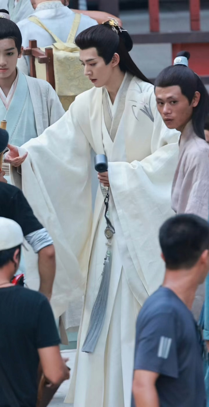 这张邓为我第一次见是穿白衣的茶二公子吗的云秀行欠我们的拿什么还​​​