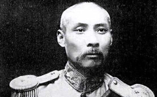 1919年，大军阀段祺瑞酷爱下棋，曾经因为输给11岁小孩，气的他拂袖而去，而这小
