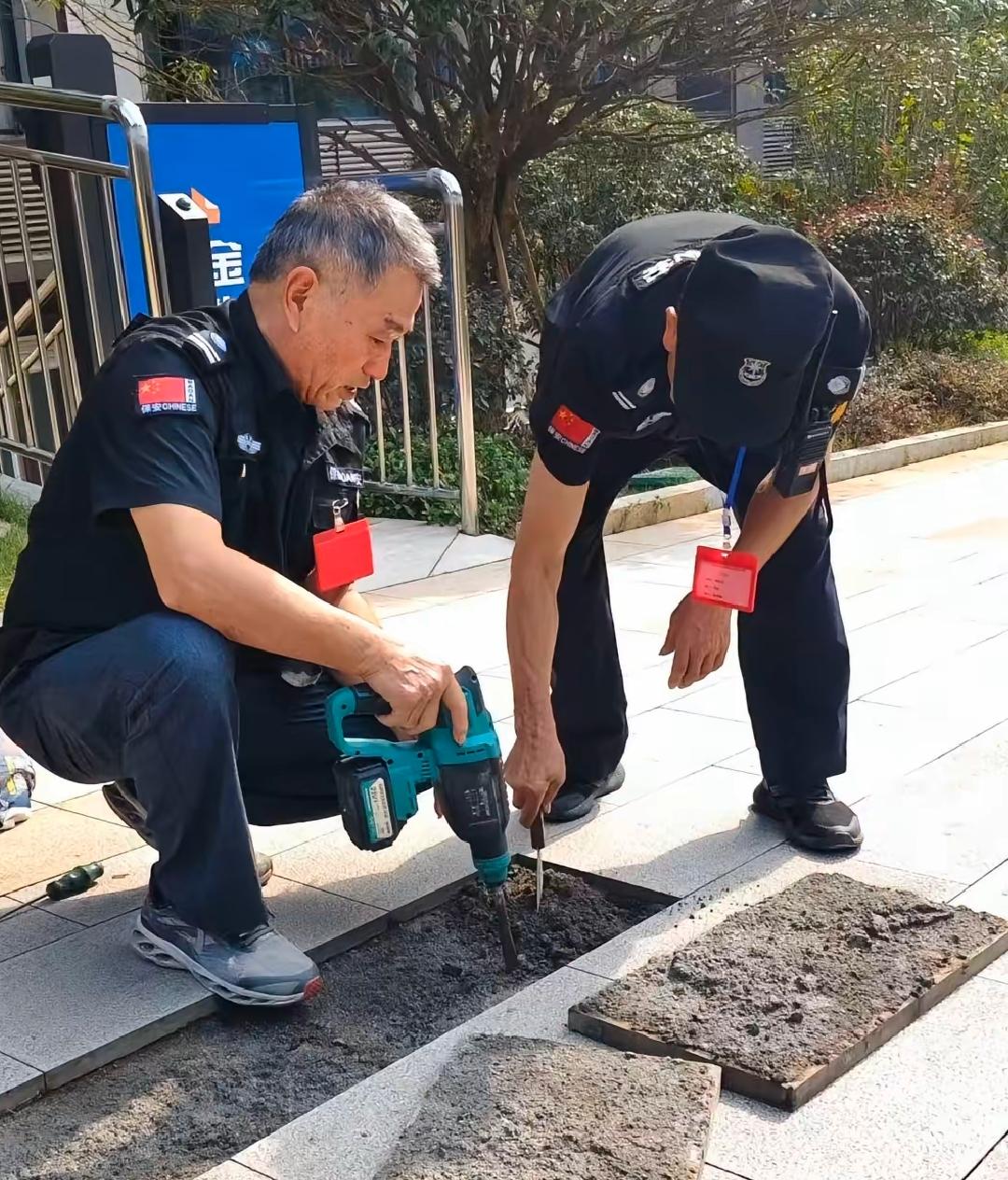 别小看保安了，现在的保安你要是不会点手艺，你还真干不了这工作。平常一些打扫卫生，