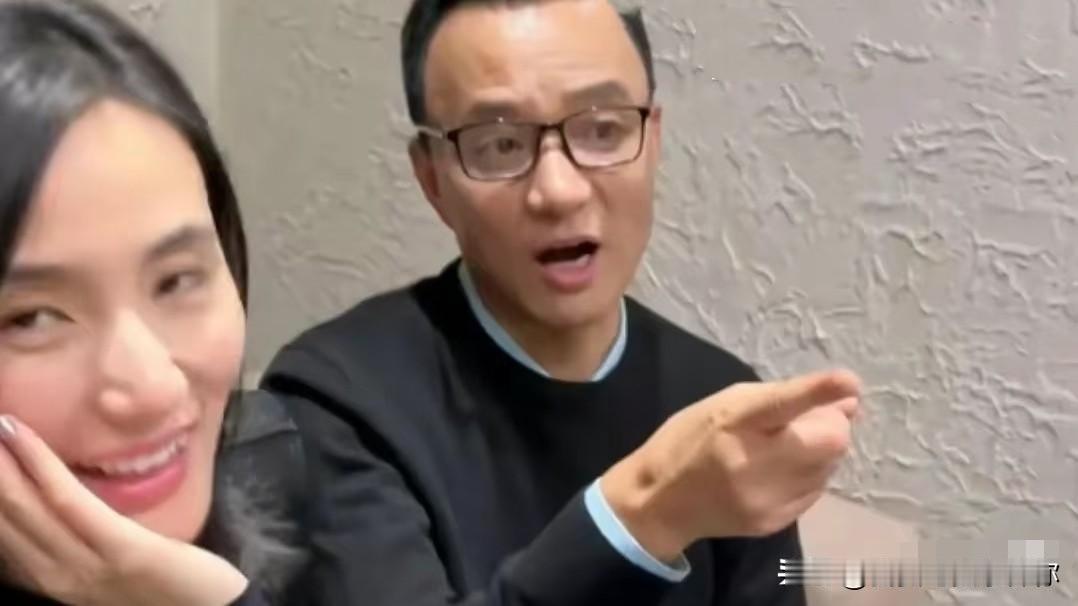 海哈金喜的父亲，此刻心里不是滋味女儿从小没吃过苦，被父亲小心翼翼呵护着长大