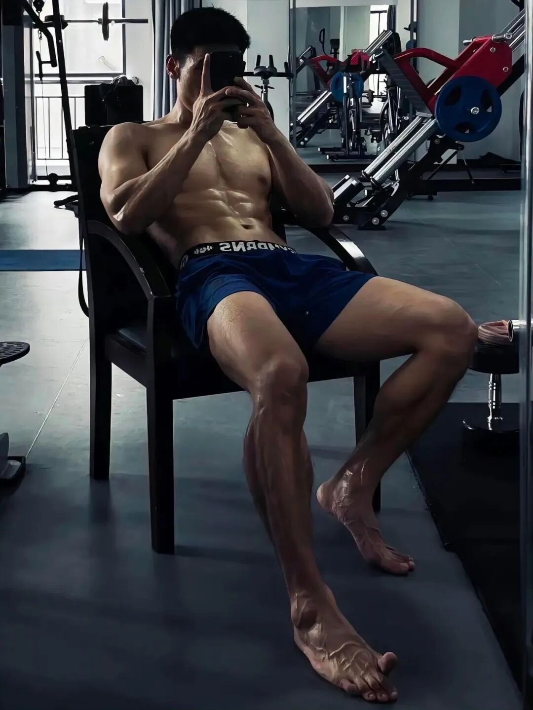 努力的人，终会被命运偏爱；坚持的人，终会被时光温柔以待。​​​
