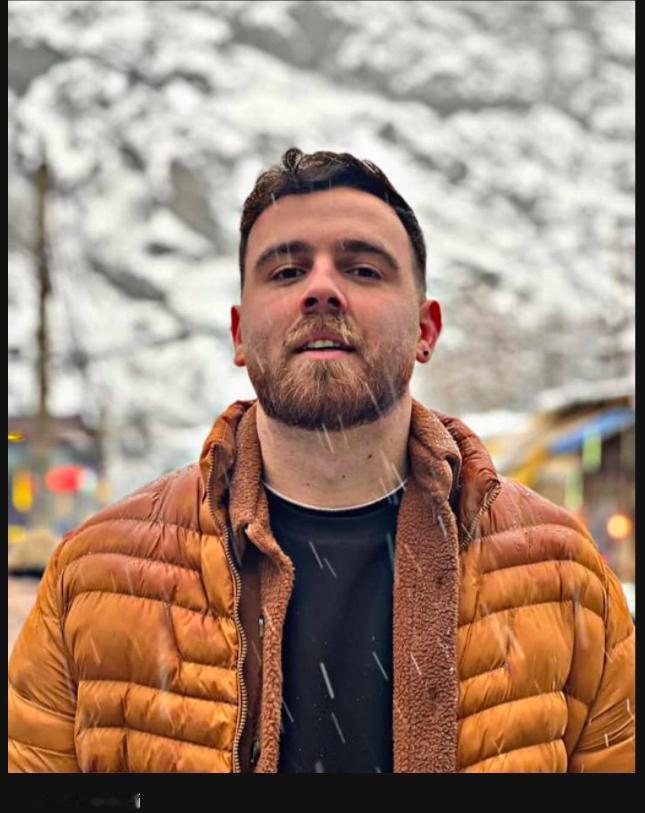 下图中这名伊朗男子是26岁的埃尔凡·索尔塔尼。根据一组织的说法，他将在明天在伊朗