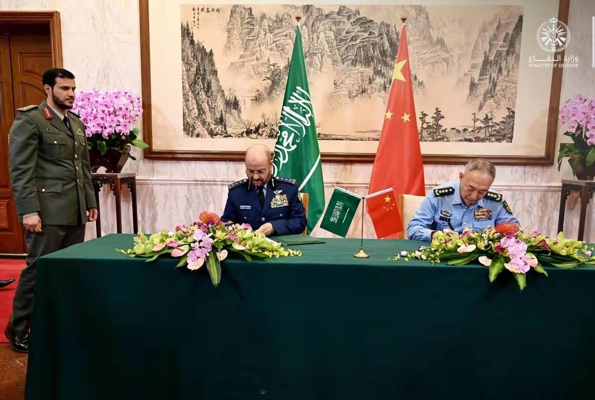沙特三军高层组队来华，西方如坐针毯沙特刚跟中国签完协议，三军高层就组队来华访问