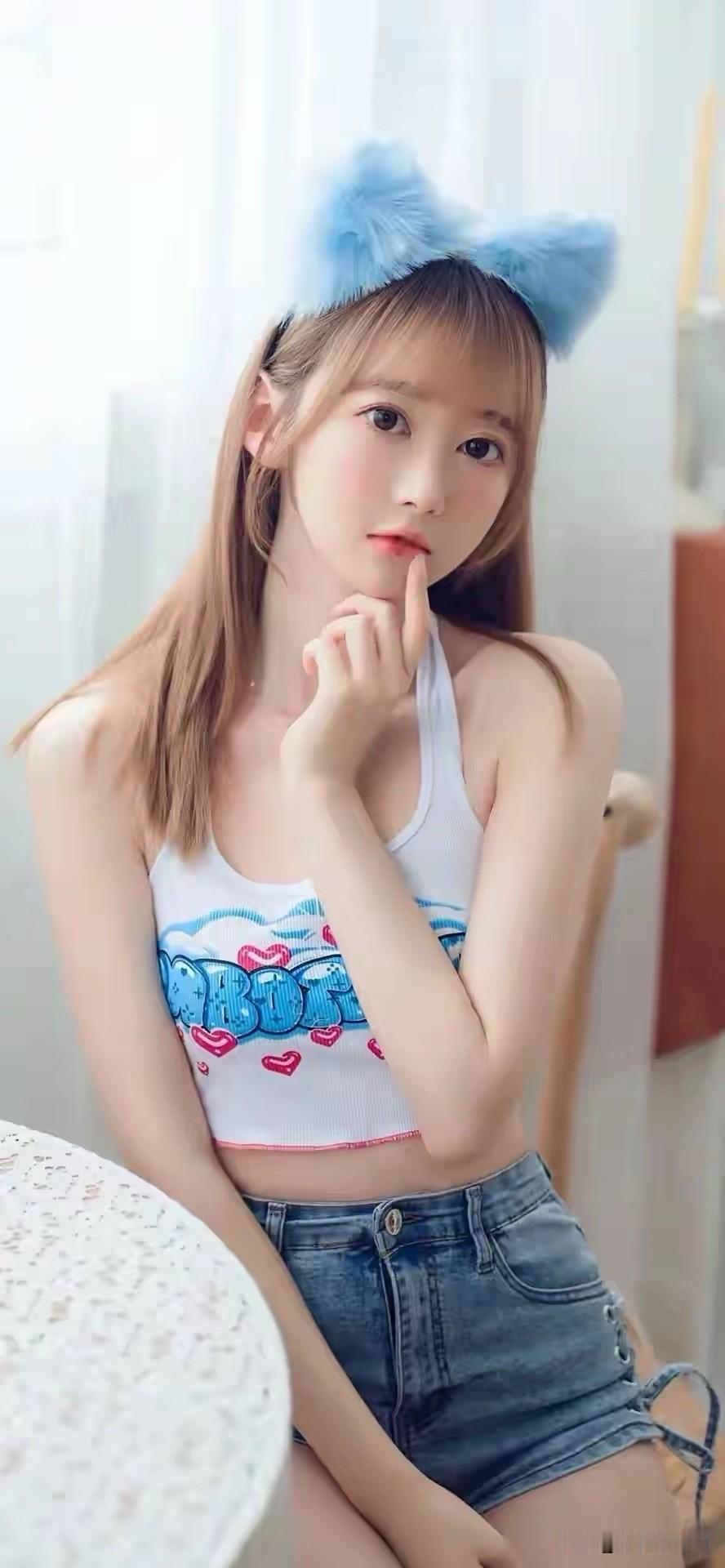 温婉娴静，甜系满分手机壁纸