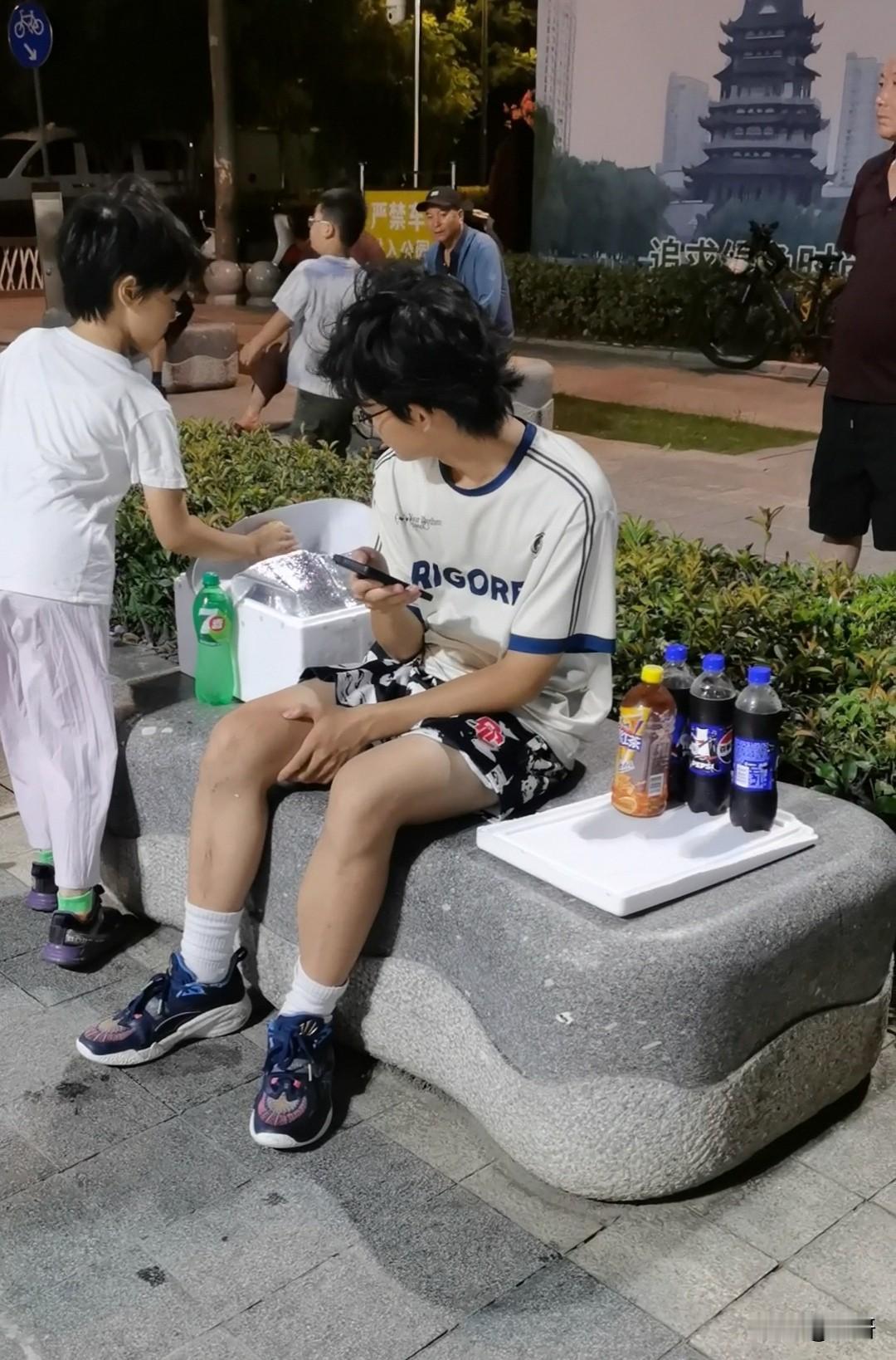 非常扎心的一句话：“千万不要让孩子长期待在家里，哪怕他放假了、作业写完了，