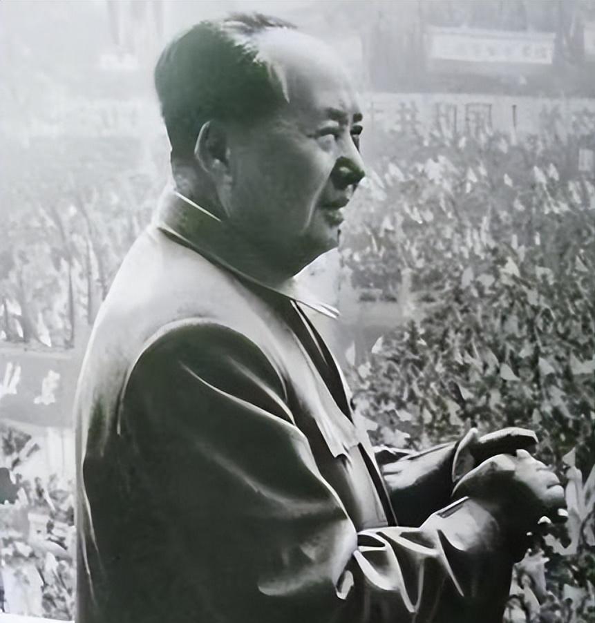 1972年，日本访华，却只带来500亿美元战争赔偿款。谁知，毛主席大手一挥，直接