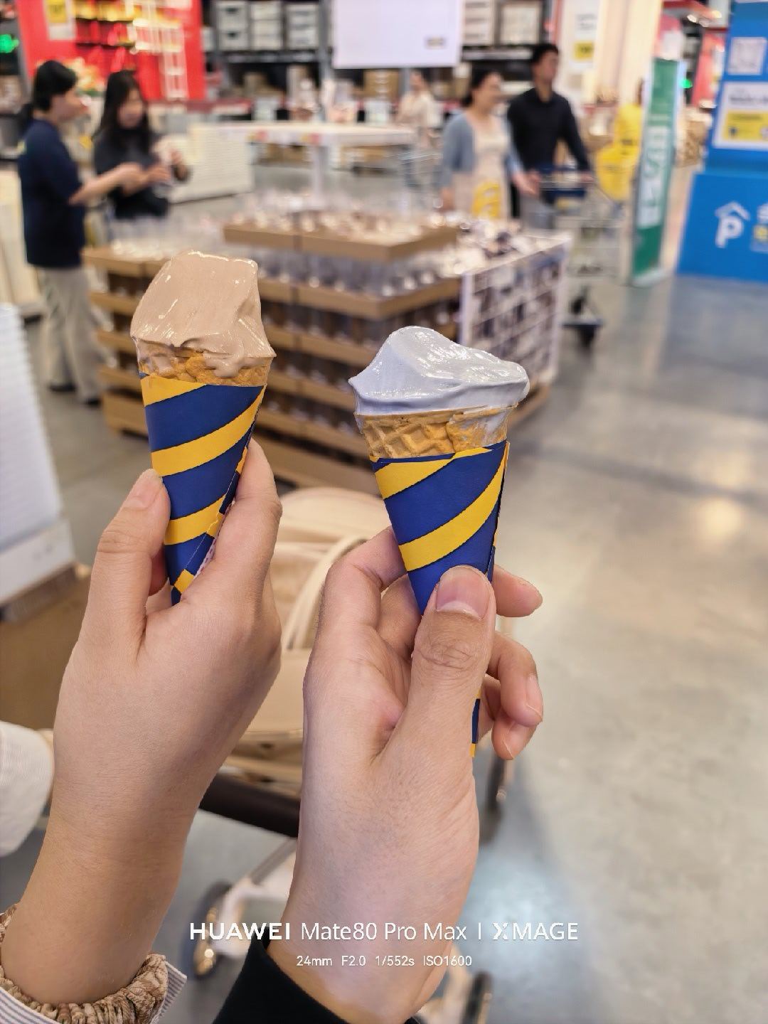 大家每次逛宜家是不是也这样？腿走累了，总要坐沙发上歇一歇我俩每次来，先要安排一个