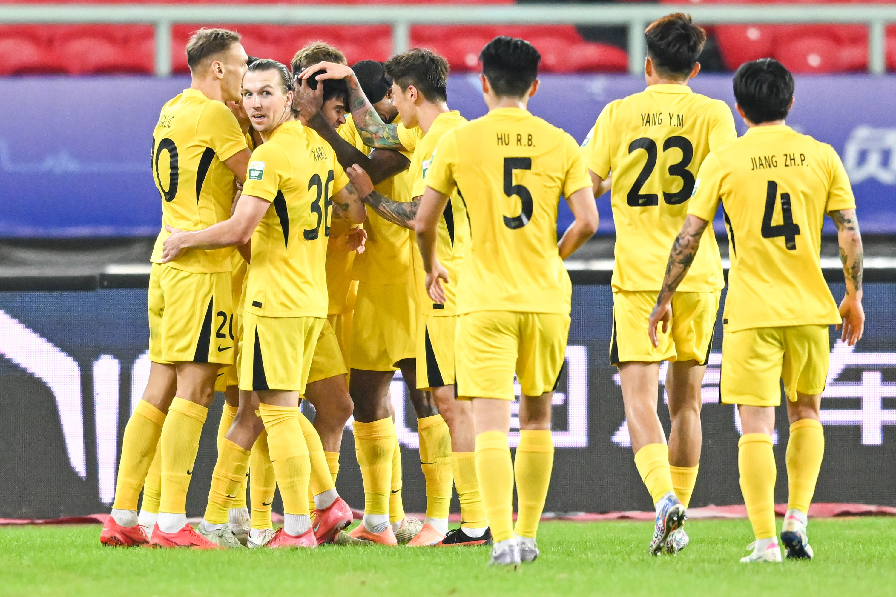 足球报: 从趋势来看深圳新鹏城无限接近“上岸”, 保级在望