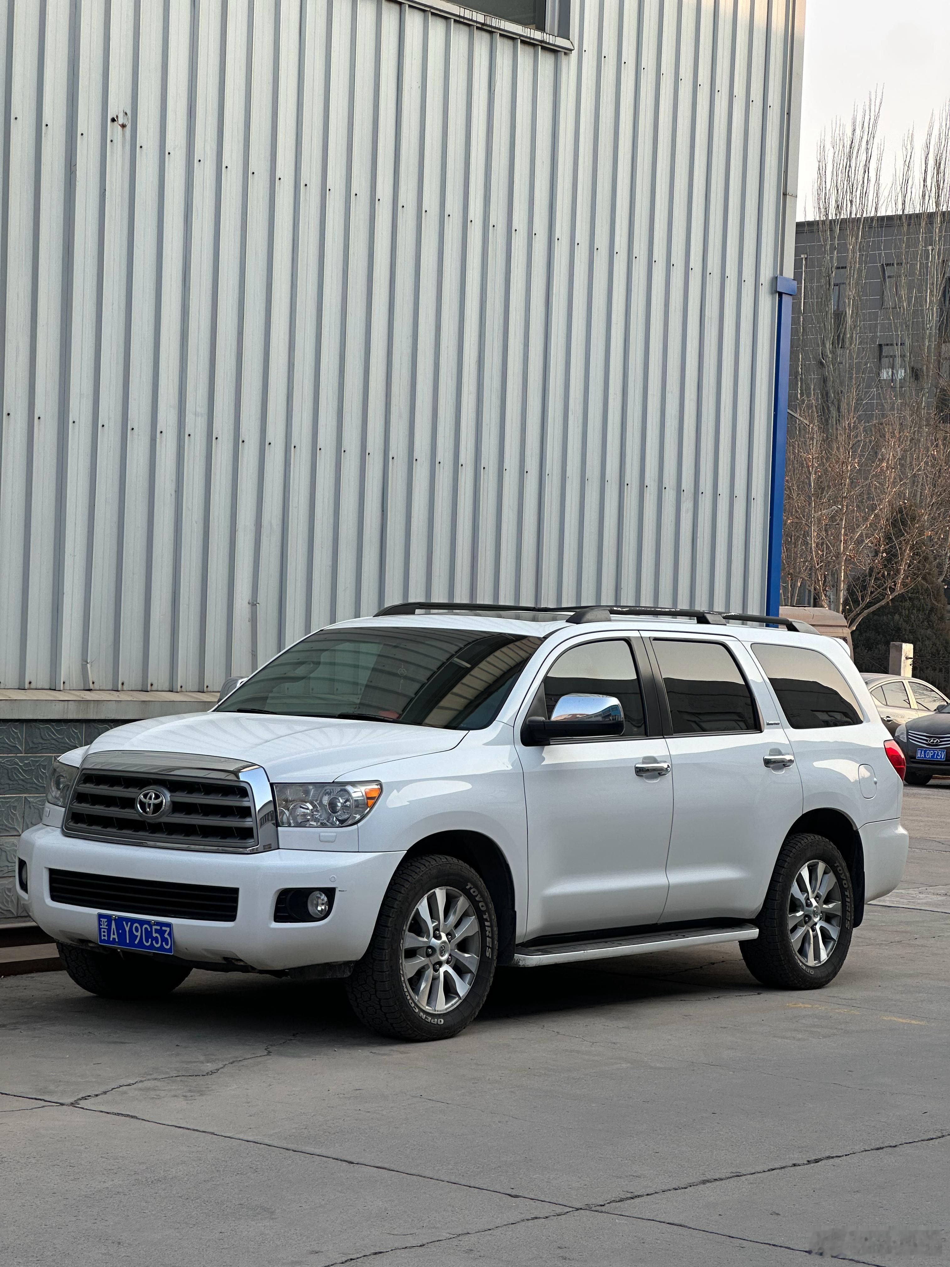 美国全尺寸SUV的安全感！这一代红杉太经典了气场不是新款能比的