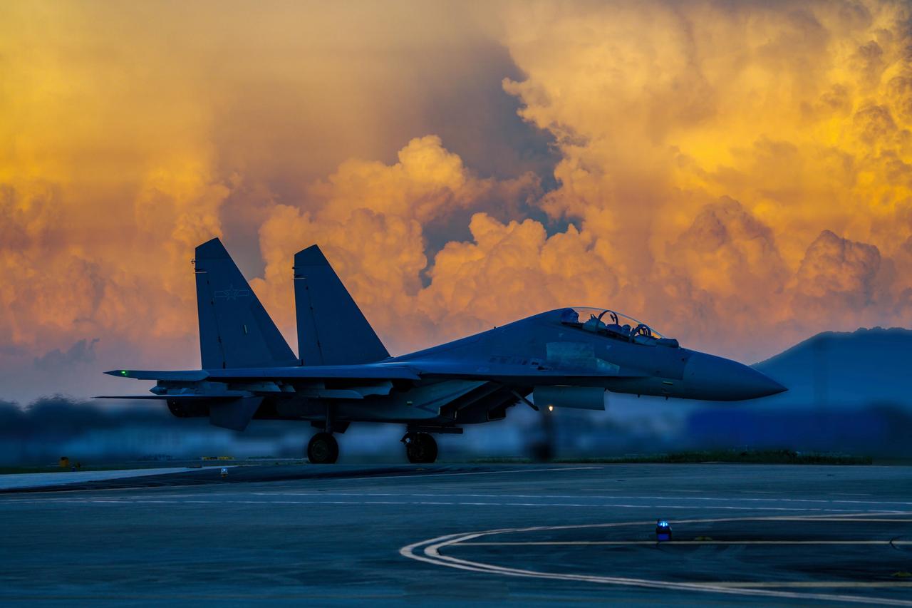 俄乌冲突，不管是规模还是持续时间，在二战后都排得上号了，俄罗斯用三年时间给全世界