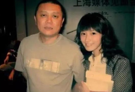 2005年，王朔给分手一年多的徐静蕾打电话：过来帮我搬家！徐静蕾赶过去一看，这位