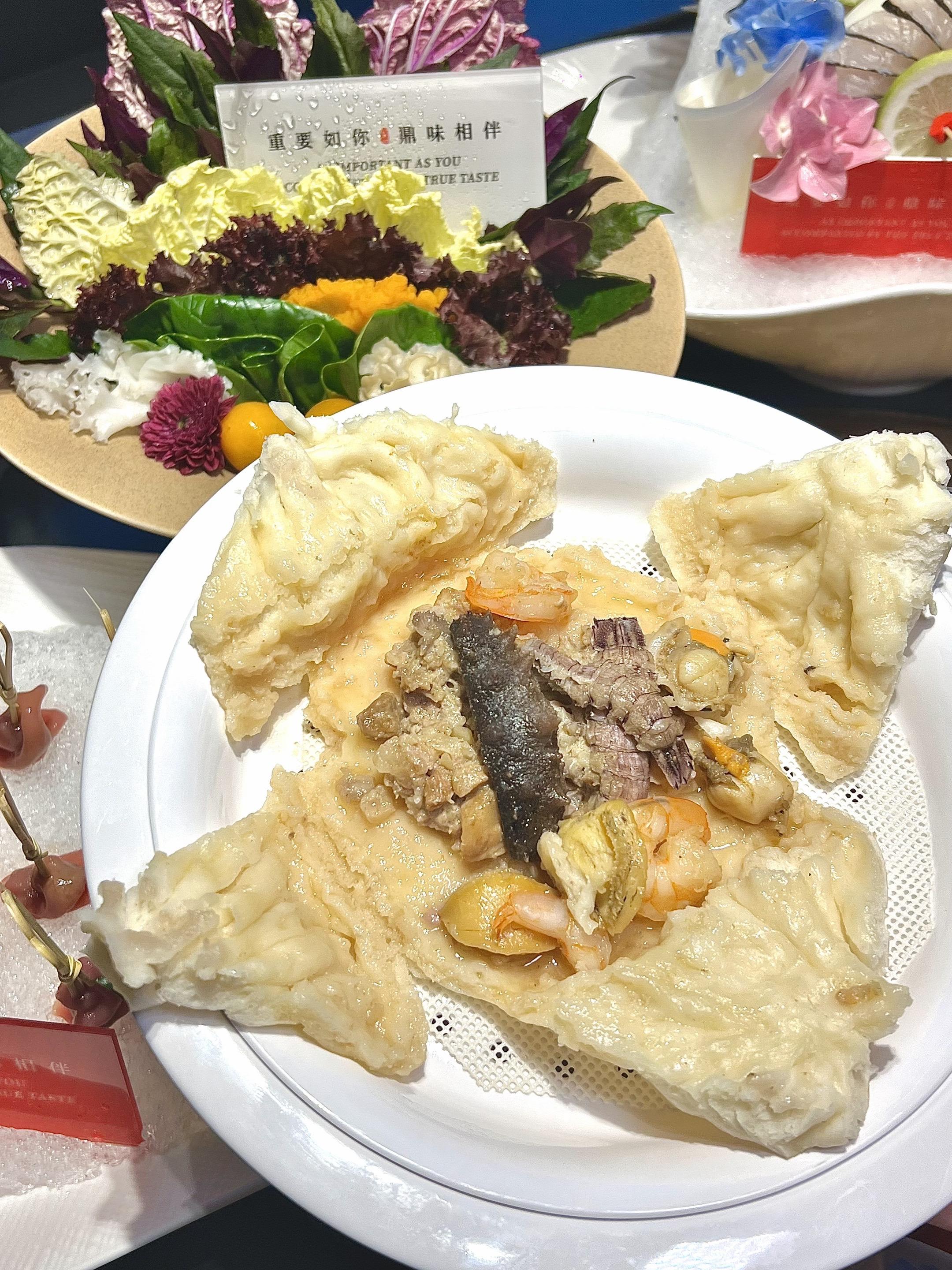 在大连东港吃到的！海鲜大包🥟太夯了！