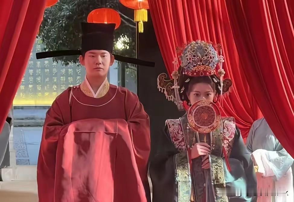 黄雅琼和刘雨辰又回娘家举行中式婚礼了，大气上档次还是咱们中式婚礼更大气，黄雅