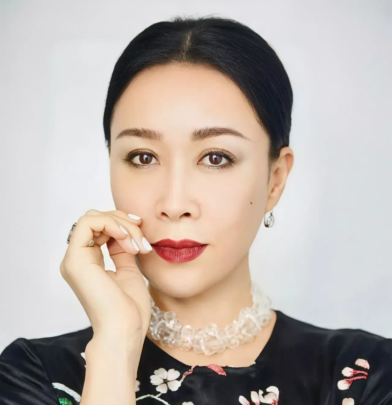 生娃最多的18位女星：1.第一位、蒋丽莎icon，生4个娃以下是生娃较多的一