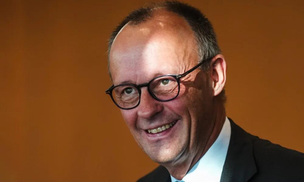 德国总理说普京不得不接受外国军队进驻乌克兰的现实。俄媒2025年12月17日报道