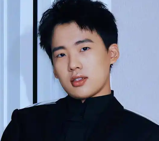 郭麒麟这事儿真让人心疼本来就是一场再普通不过的私人聚会，选在朋友的私人别墅里，