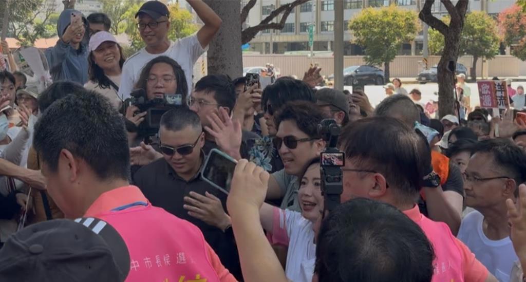 沈伯洋喊“侠之大者”，“青鸟”夸其气度像郭靖，台湾网友狂吐槽民进党台北市长参