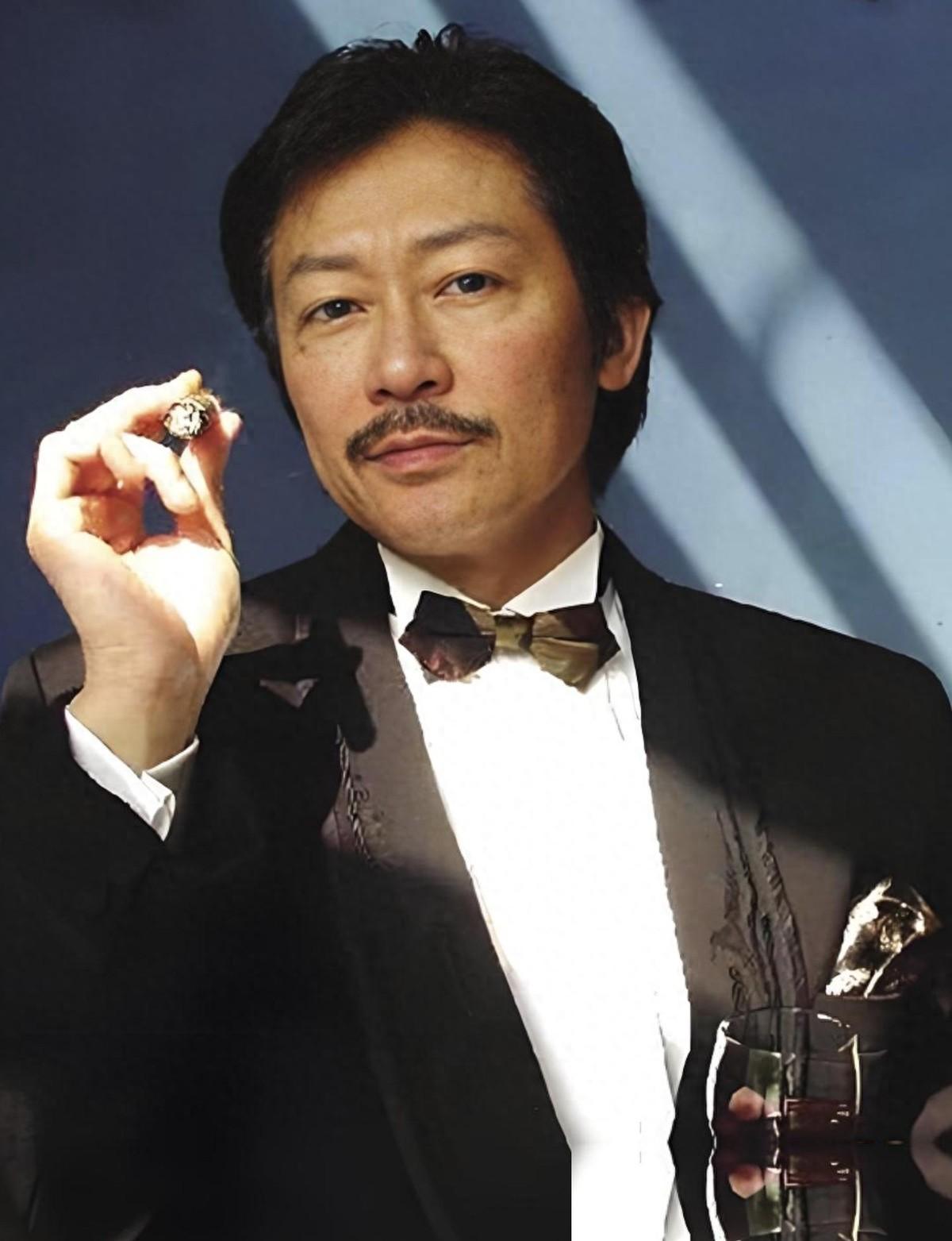 他是香港最后一位全才，女儿自杀，自己患癌，人生苦难而传奇 陈勋奇本名陈