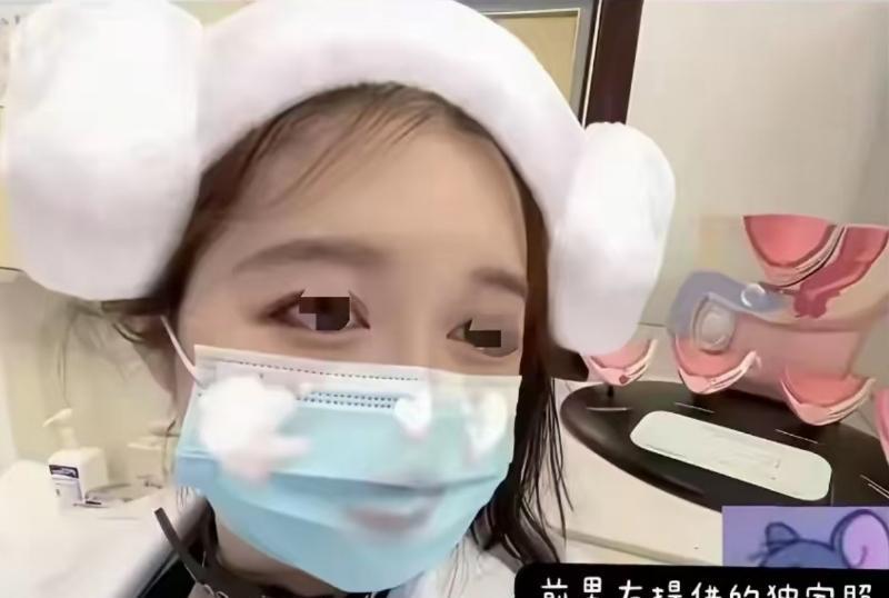 董某莹女士的前男友这爆料，简直就是想把她给踩死！他说跟董某莹谈恋爱的时候，董某莹