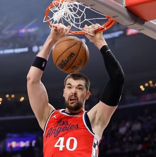 快船被趁火打劫！哈登前脚刚走到骑士，今天快船就主场迎战骑士，虽然哈登没有登场