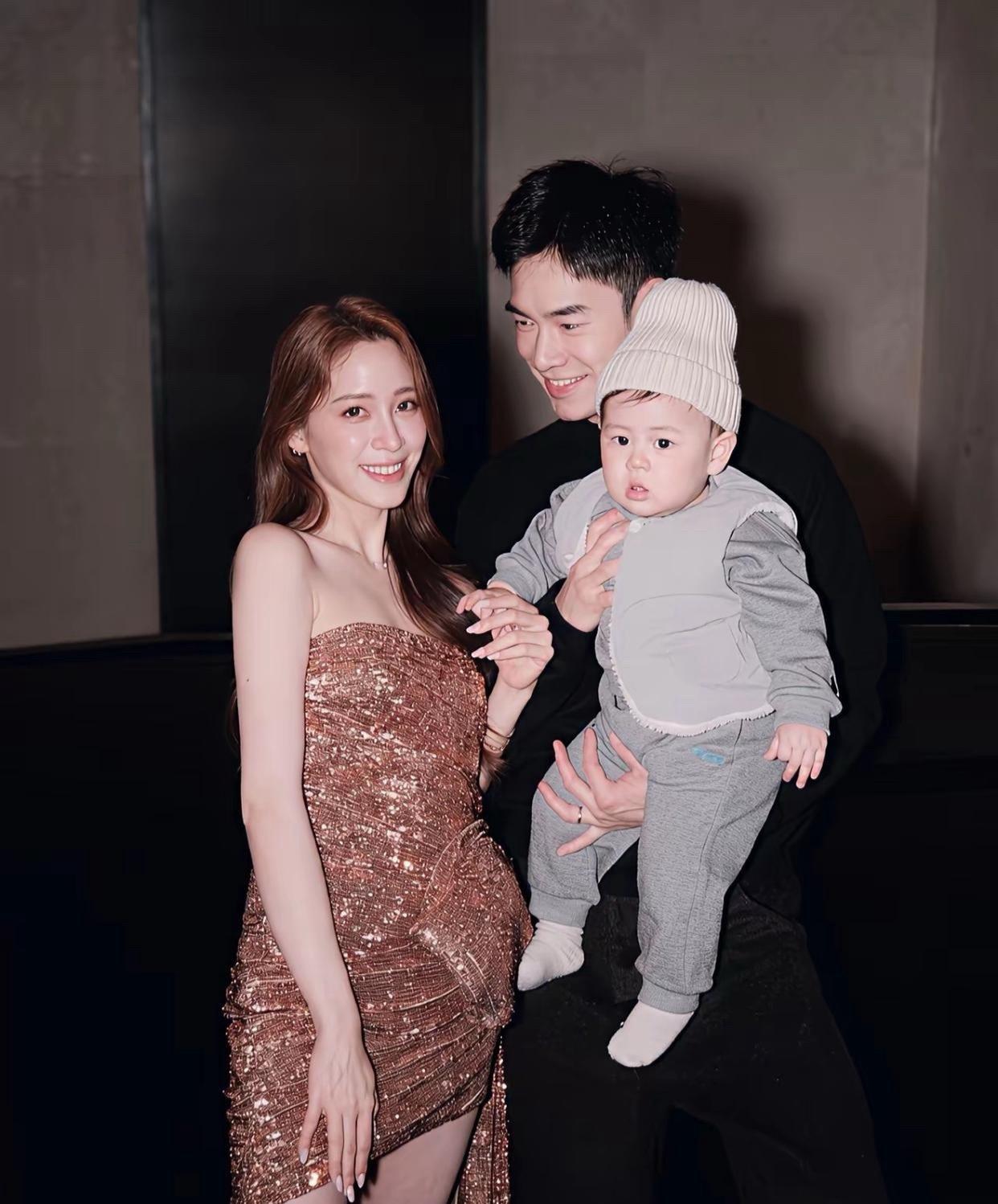 欧阳妮妮自从有了龙宝宝后整个人都不一样了，他们的儿子奶呼呼的还有点怯生，长得像妈