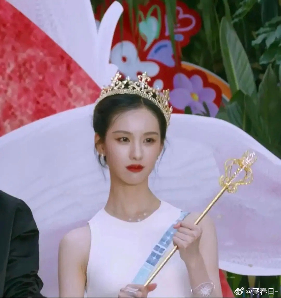 陈都灵好像选美冠军哈哈哈哈哈感觉下一秒就要喊出：China！