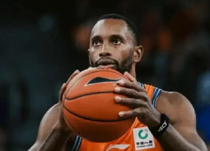 卢伟押宝弗格，这场他赌对了。打浙江，上海97:77一顿胖揍。弗格只上24分