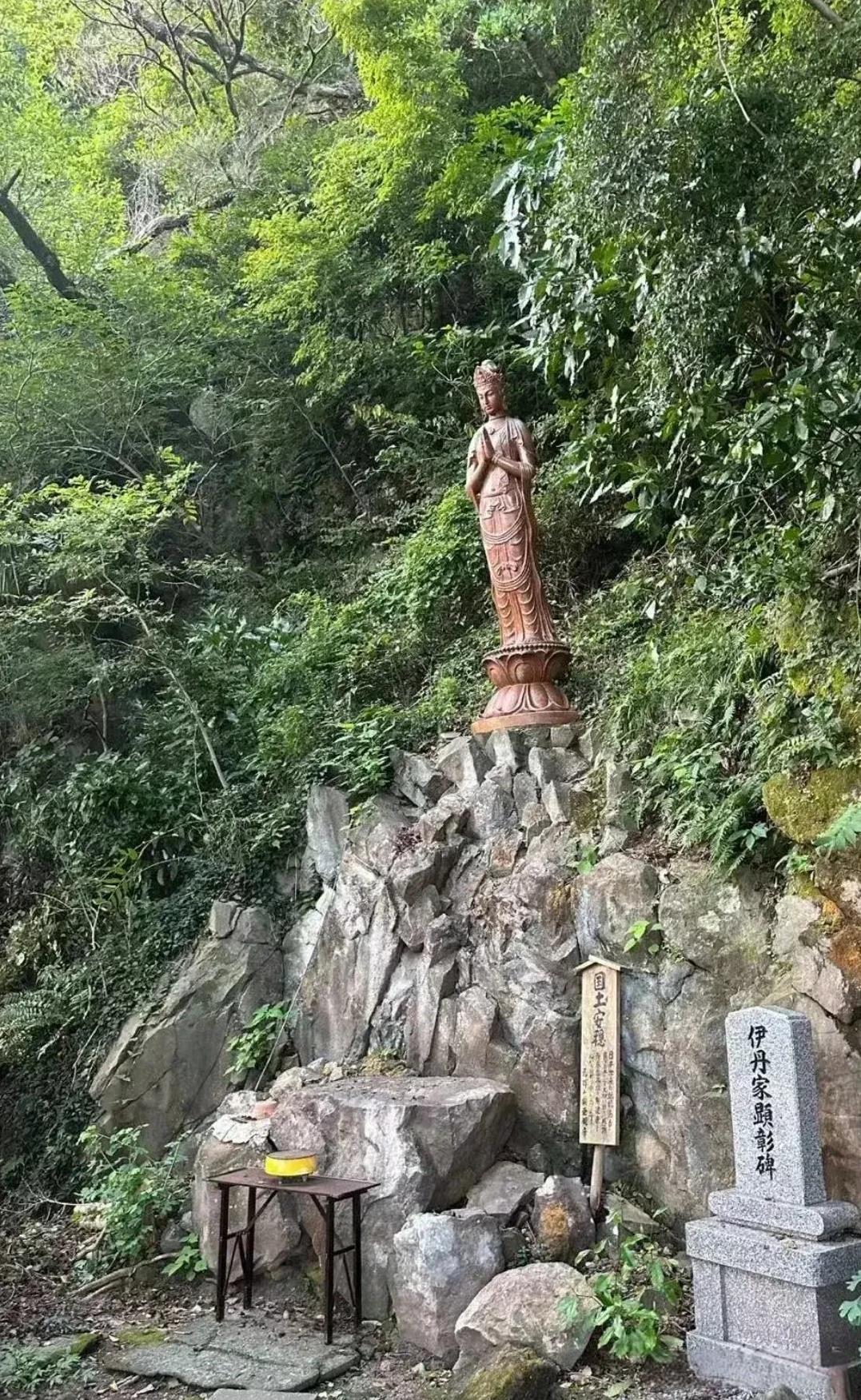 为什么不能原谅日本！在日本有座血观音这是把中国人的血掺在泥土中铸造的，惨无人道的