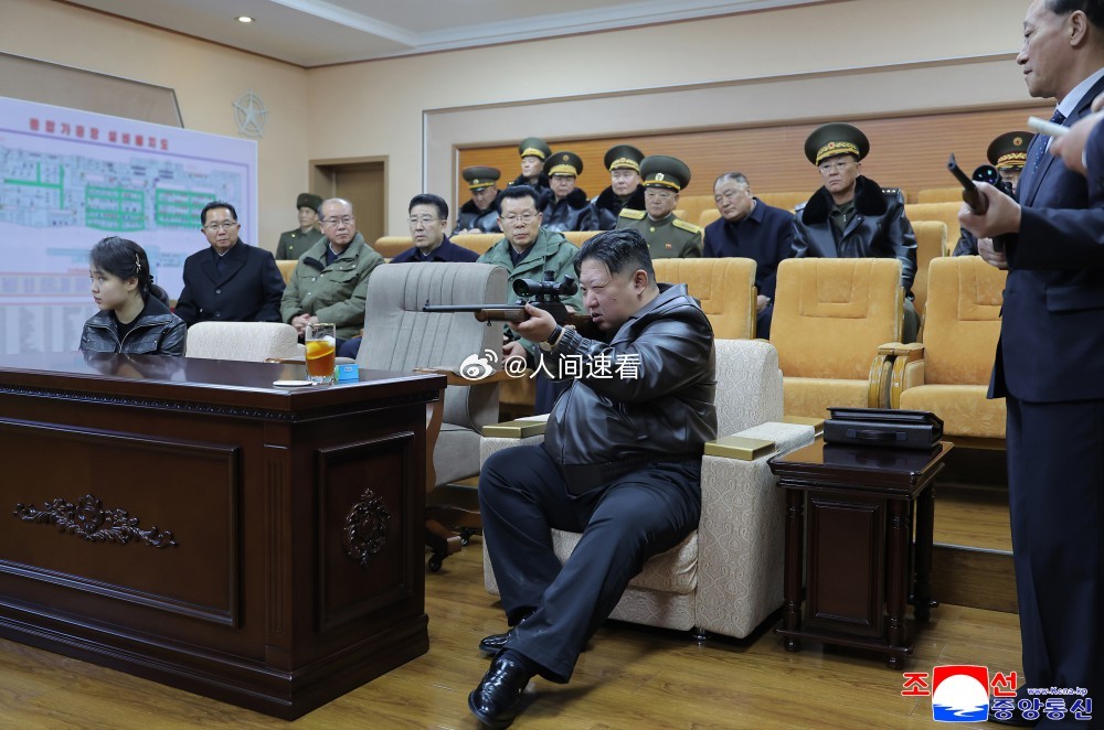3月11日金正恩在女儿和高级军事官员的陪同下视察了一家主要国防工厂朝鲜朝鲜