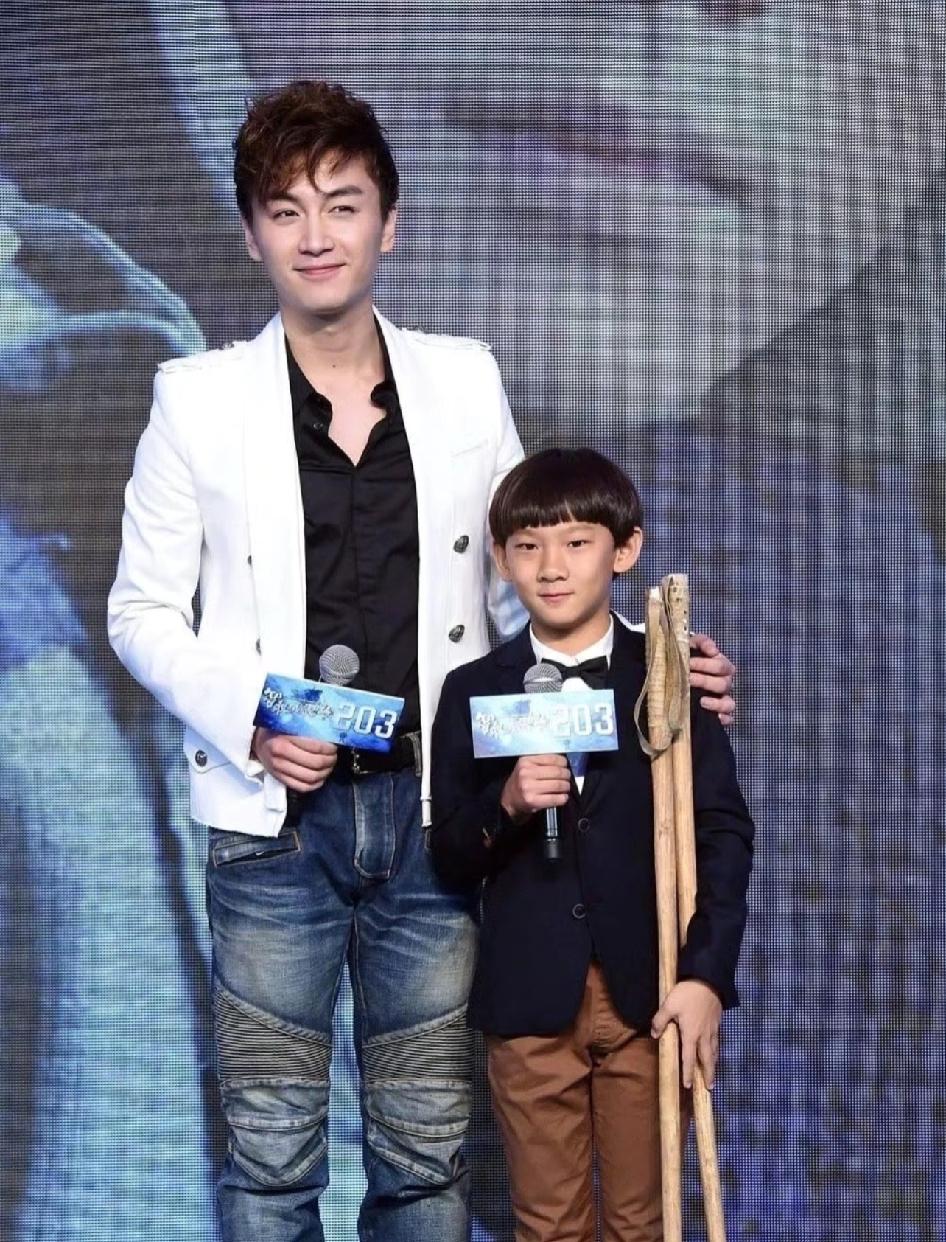 苏一鸣成绩好，我不意外，他家很有钱，我也不意外，但是说实话，让我万万没想到的