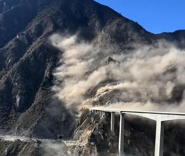 四川阿坝红旗桥特大垮塌。看到消息，感到很震惊，毕竟今年刚建成。官方消息称，11月