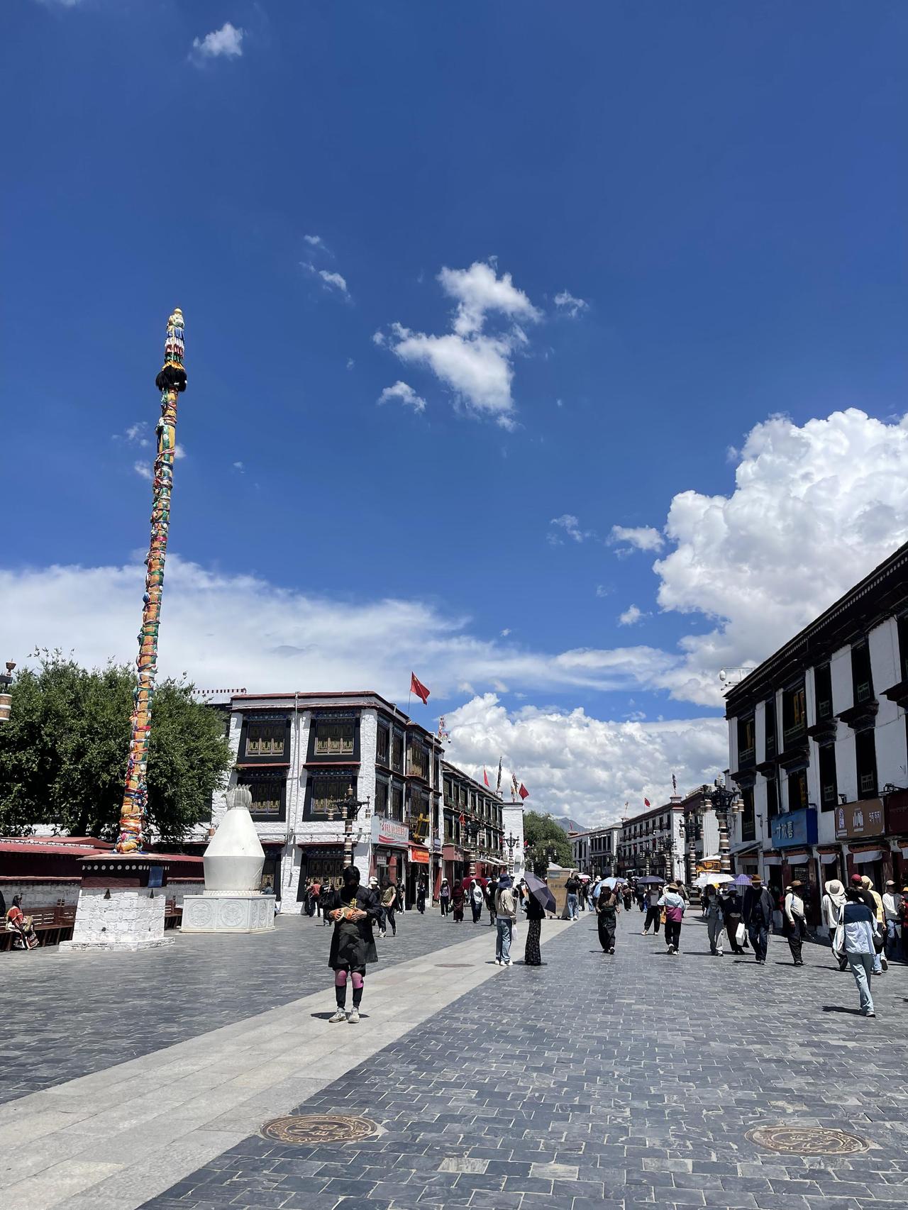 在八廓街，我和信仰撞了个满怀没到拉萨之前，我对八廓街的所有想象，都停留在“一