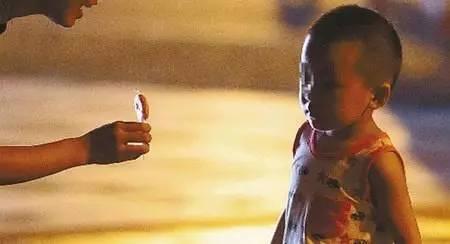 孩子被陌生人糖果诱惑? 教孩子如何不被拐至关重要!