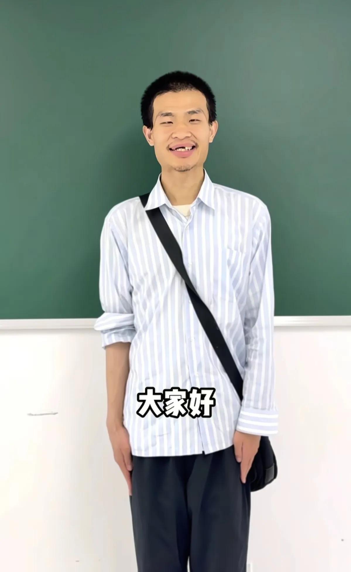 韦东奕果然不是一般人，在高考前一天他注册抖音了，两天不到就有了53.6万粉丝。