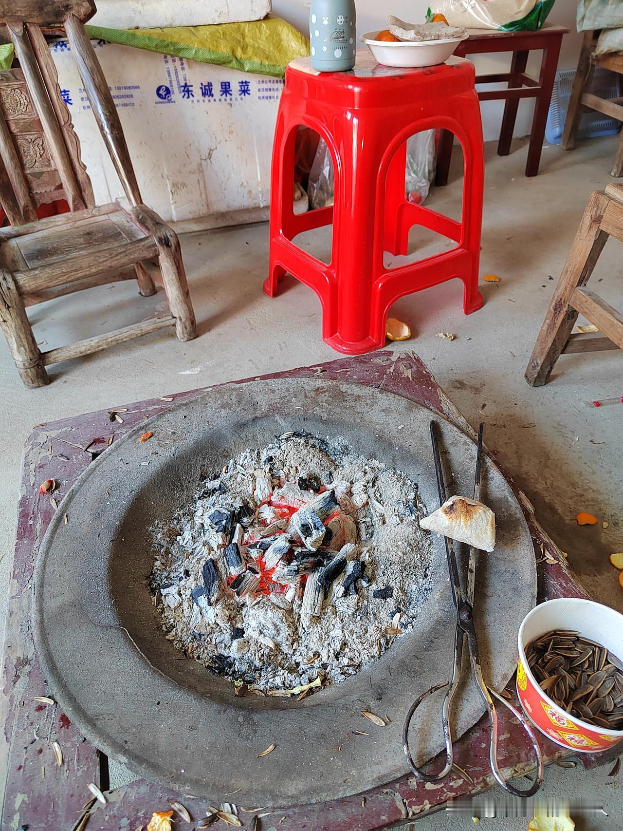 今年不回老家过年，母亲的语气竟如释重负原计划今年还是跟往年一样，放假后就回老家