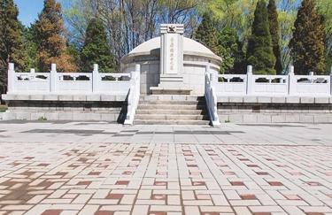 1957年，河北隆化县一个叫冀兴坡的干部，前前后后跑了5趟北京，就为了请毛主席给