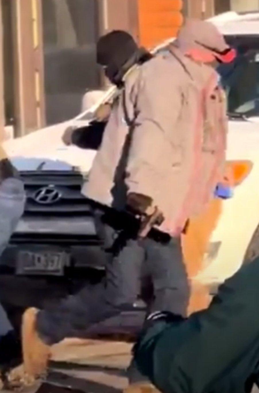 2026年1月24日发生在明尼阿波利斯的一起致命枪击案的增强图像。在这次移民执法