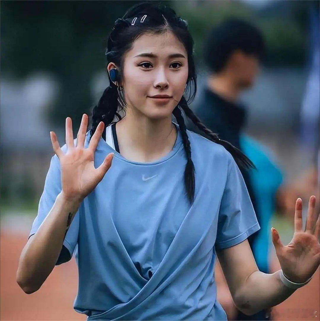 吴艳妮田径吴艳妮：我哭咋啦？人都是一个有情绪的一种生物。第十五届全运会上，四川