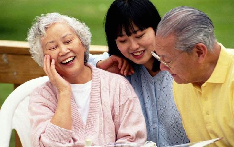 陪伴母亲十年我才懂，不要太过度同情父母，否则日后你会无法自拔十年前，我满怀着