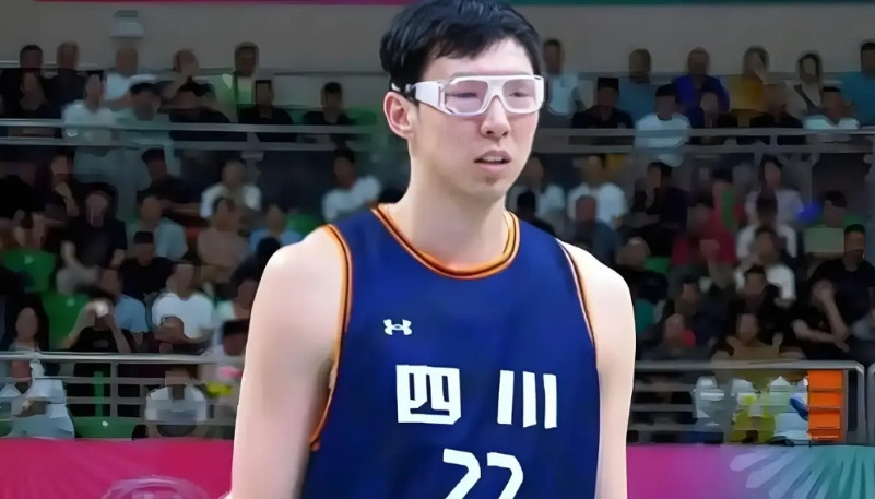 周琦啊周琦，你终究是“逃掉了”亚洲杯。从中国男篮公布的14人名单中看出，内线球