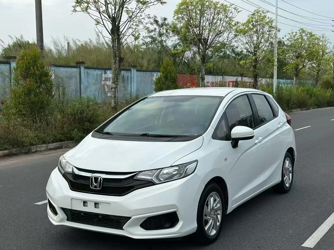 女生代步二手车怎么选？三个关键词：颜值、好停、省油前两天朋友问我，刚拿驾照，预