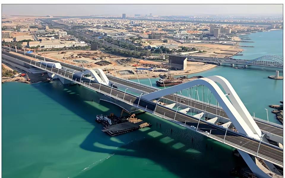 美以炸了伊朗B1大桥，以为伊朗顶多再射几发导弹到沙漠里！可他们想错了，大错特错。