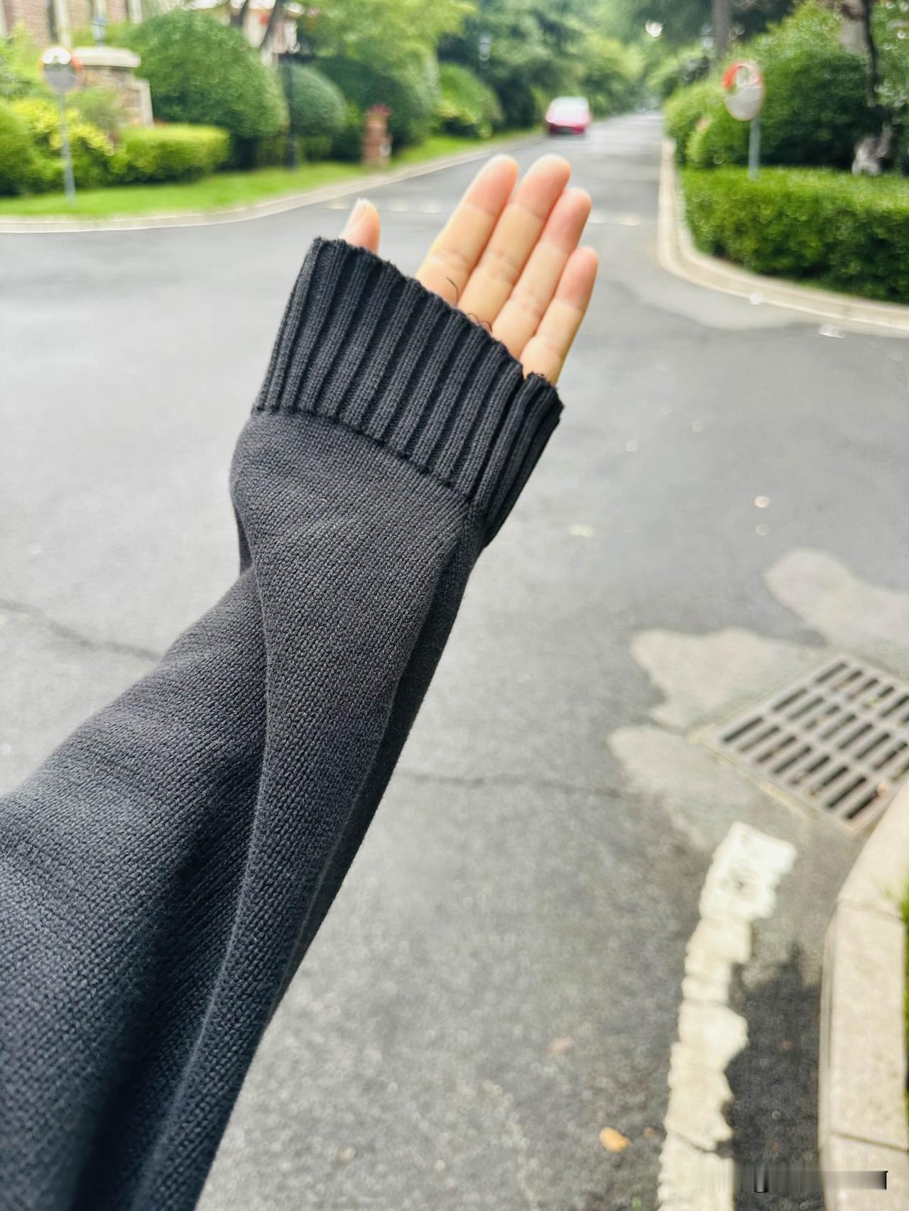 没冻死在青岛的冬季里却冻死在了青岛的夏天里。棉开衫又套上了。全球变暖，冰川融