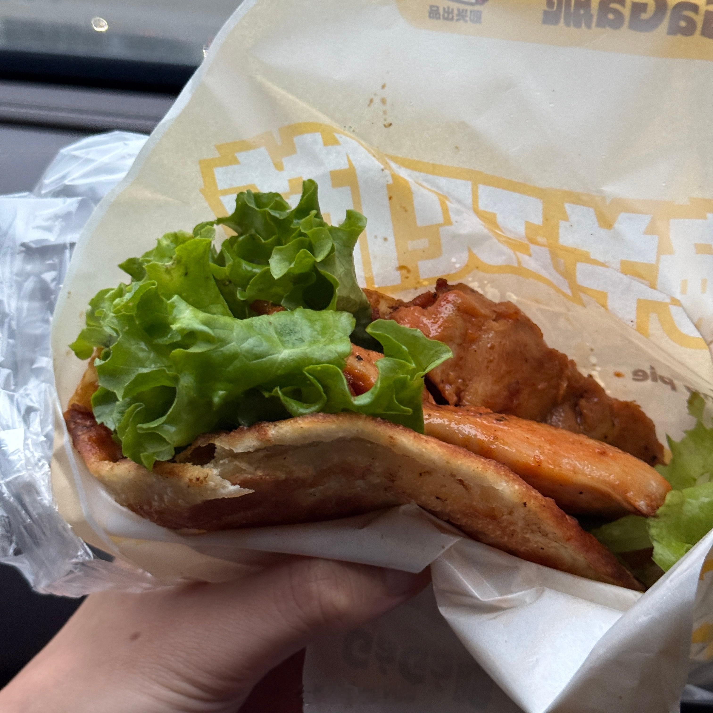 这么近那么美，周末到河北吃个卷饼板儿面🍜[doge]伙计们假期愉快[吐舌头眯眼睛笑]​